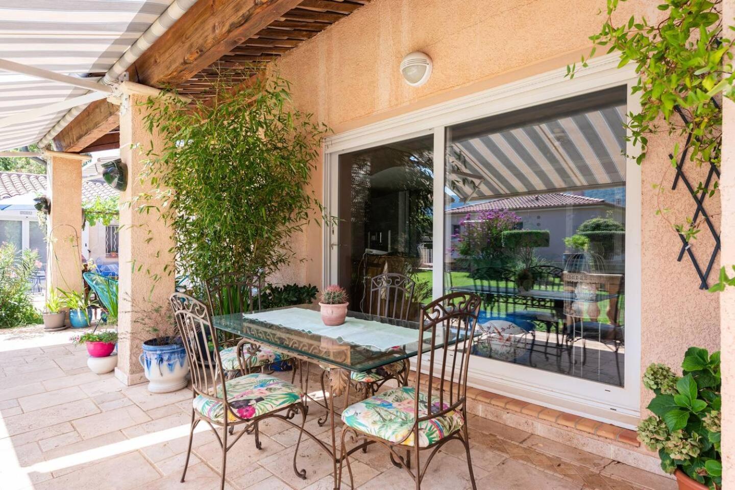 Chambre et table d'hôtes Villa Pomponette Nans-les-Pins Exterior foto