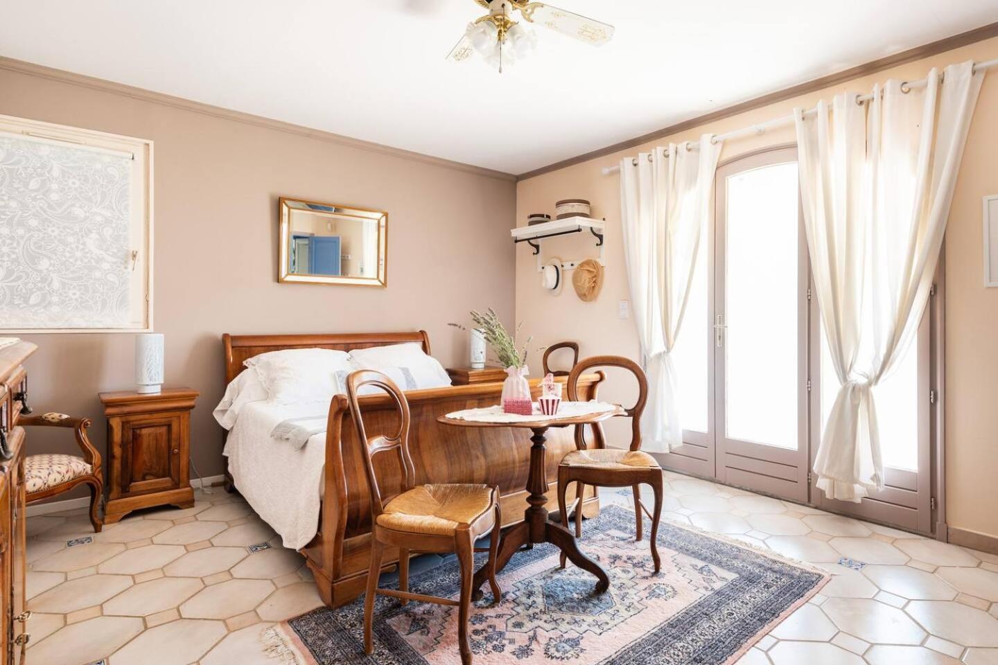Chambre et table d'hôtes Villa Pomponette Nans-les-Pins Exterior foto